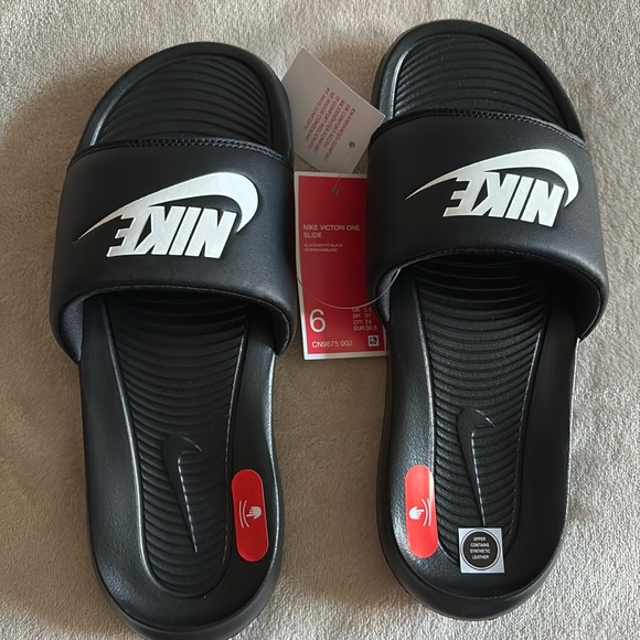 NWT Nike Victori One Slides Size 6 - Picture 2 of 4